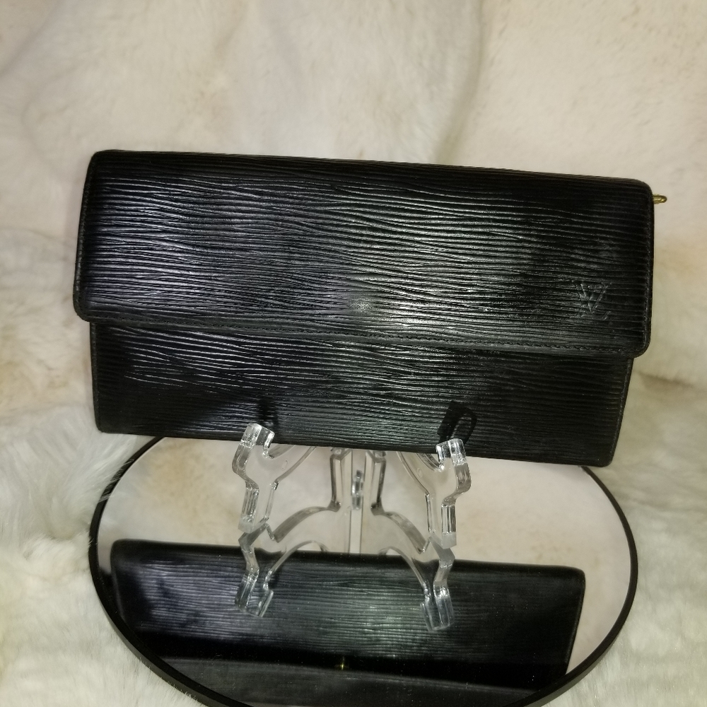 LV EPI long wallet in black